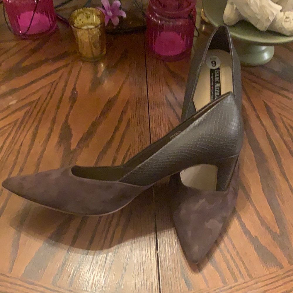 - *Isaac Mizrahi SZ. 9 Brown Suede with Snake print Pumps
